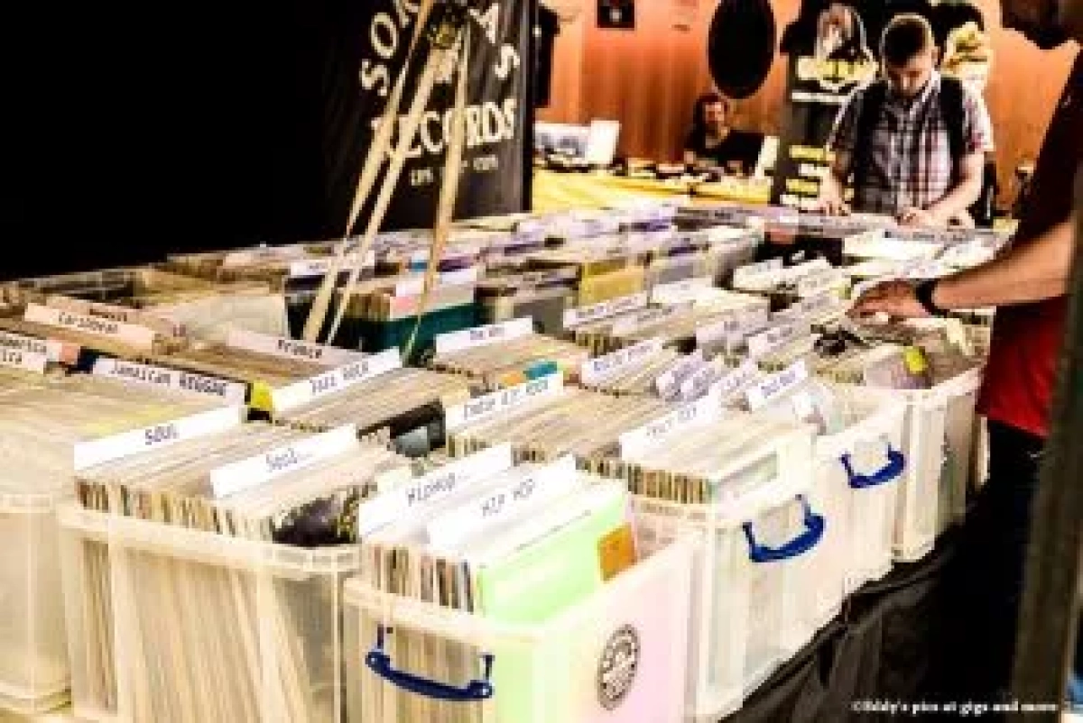 Vinyl Friday & Pinsa Rodizio